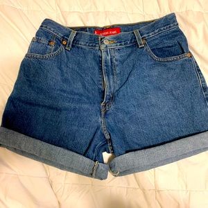 Levi’s Classic Fit Shorts Size 12